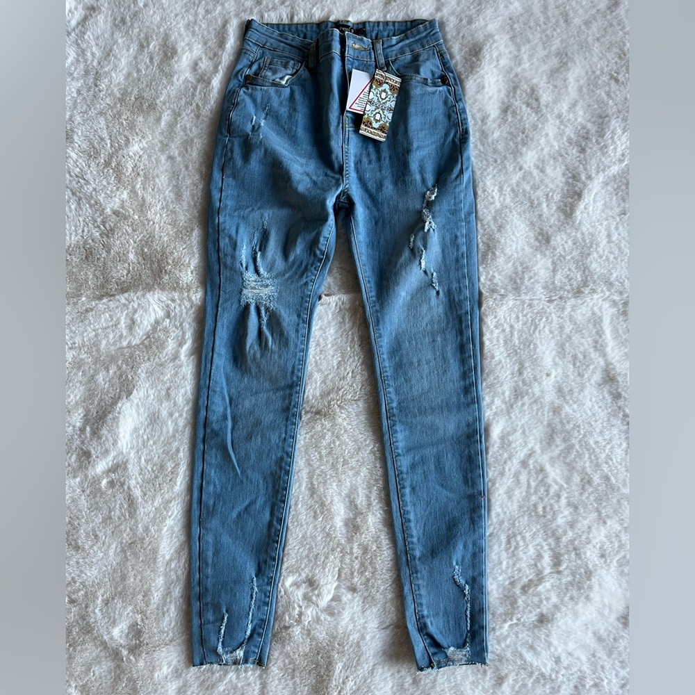 BooHoo Petite Straight Skinny Distressed Jeans Light Blue Denim